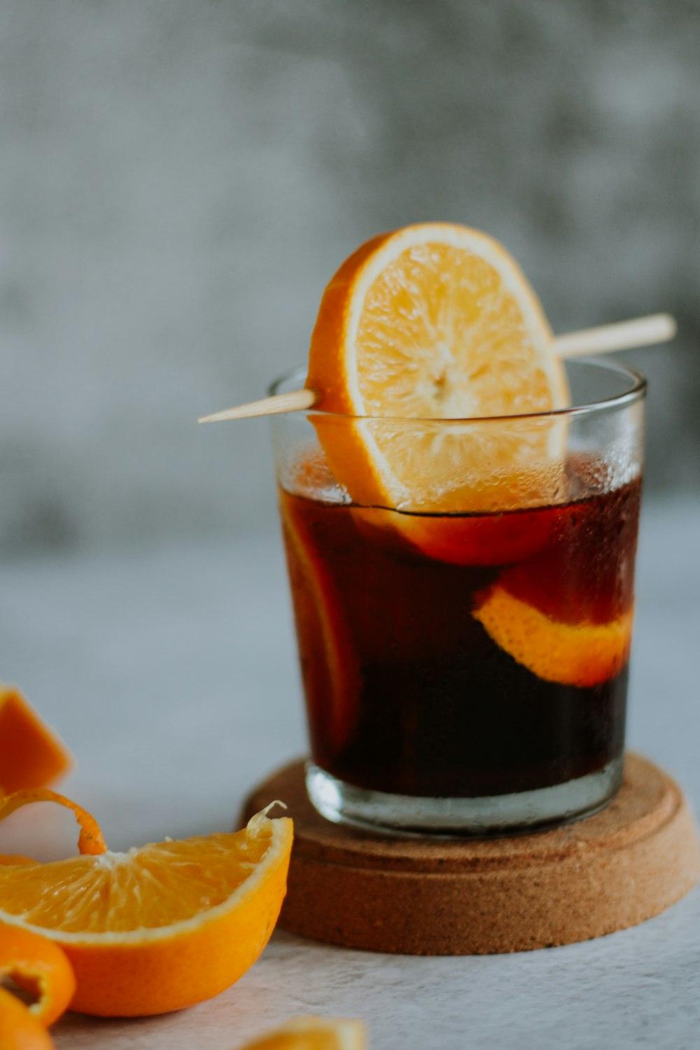 Got de vermut amb gel i una rodanxa de taronja